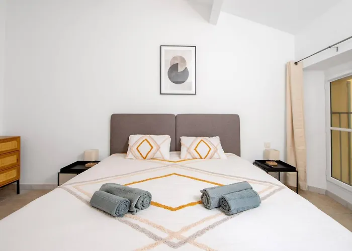 Elegance Au Coeur Du Vieil Antibes 2 Chambres Climatisation 6 Personnes