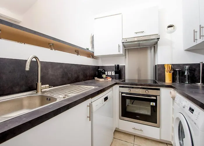 Elegance Au Coeur Du Vieil Antibes 2 Chambres Climatisation 6 Personnes
