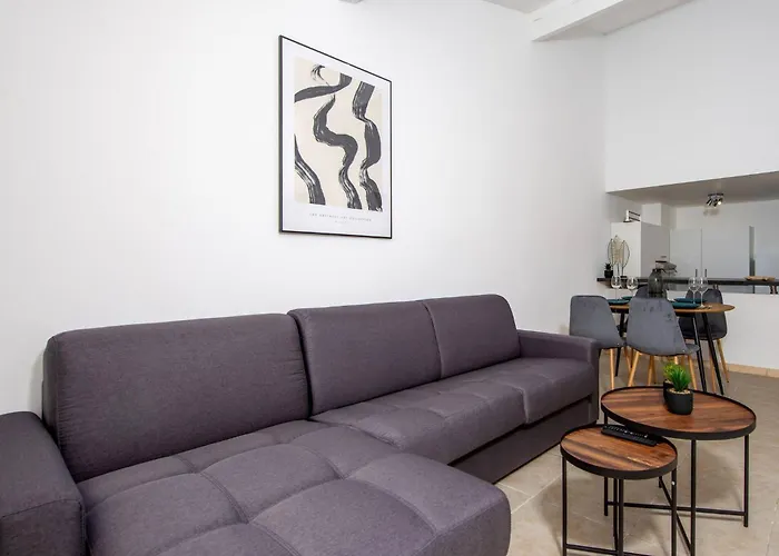 Elegance Au Coeur Du Vieil Antibes 2 Chambres Climatisation 6 Personnes