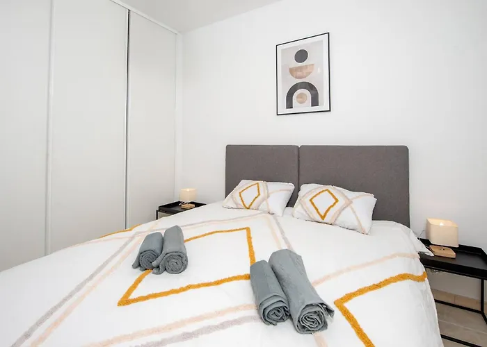 Elegance Au Coeur Du Vieil Antibes 2 Chambres Climatisation 6 Personnes