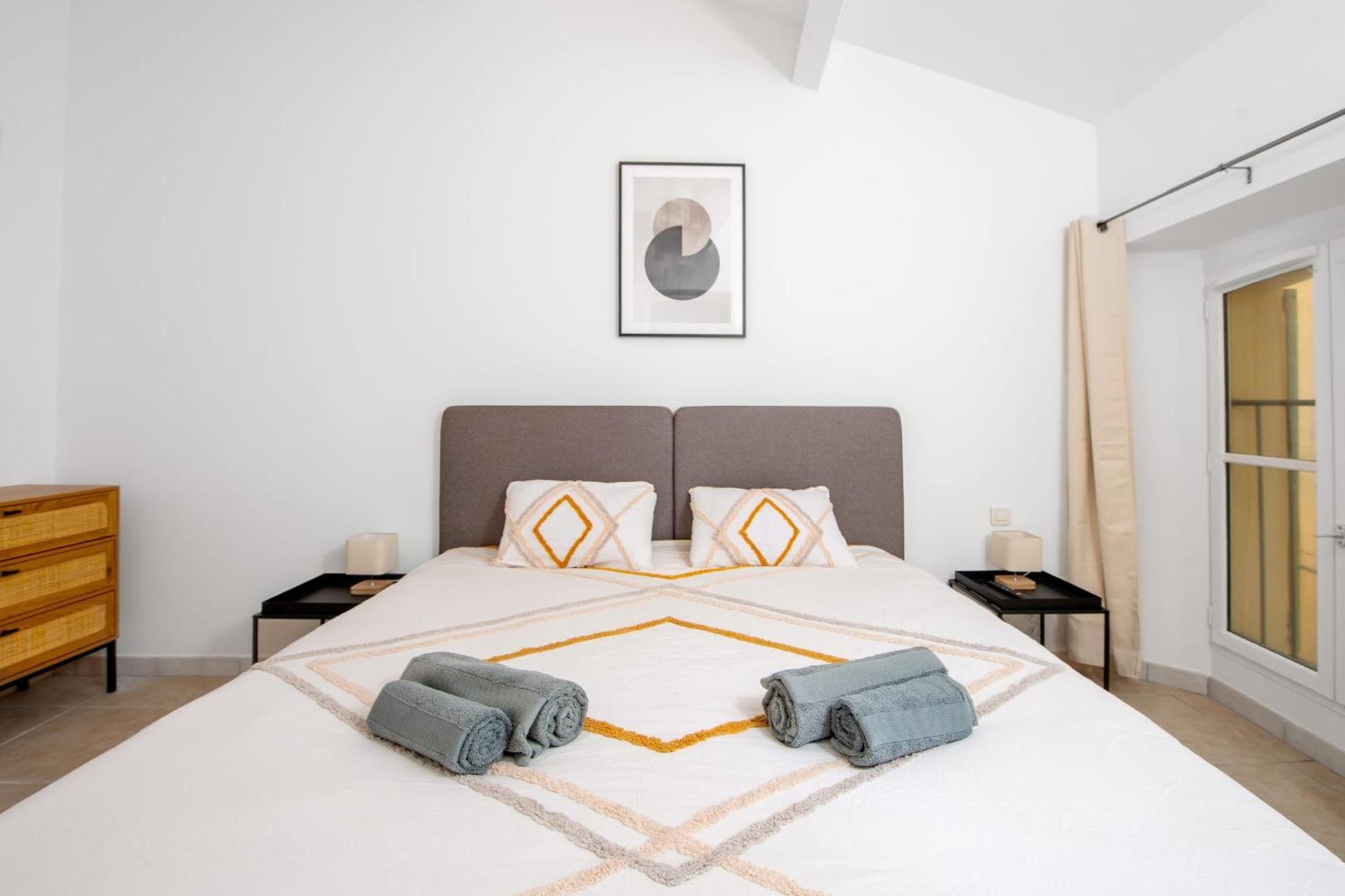Appartement Elegance Au Coeur Du Vieil 2 Climatisation 6 Personnes Antibes