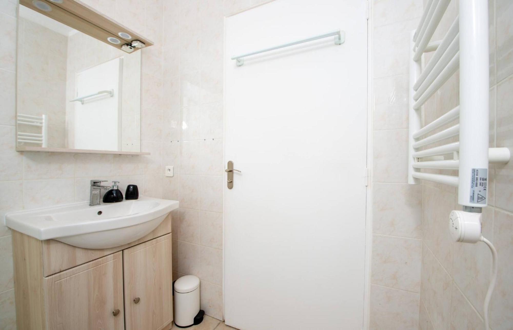 Elegance Au Coeur Du Vieil 2 Climatisation 6 Personnes Appartement Antibes